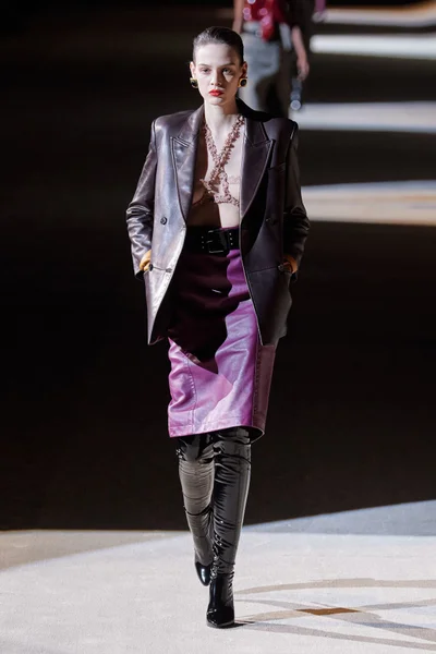 Look 19